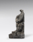 Statuette avec pilier dorsal d'un homme debout sur base tenant devant lui un Osiris