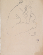 Femme nue assise en tailleur vers la droite, les mains jointes sous le menton
