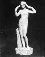 Statue féminine antique