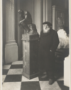 Portrait de Rodin à côté du Penseur