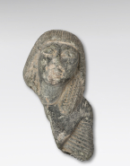 Tête à perruque longue-fragment de statue