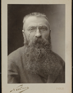 Portrait de Rodin coiffé en brosse avec des lorgnons