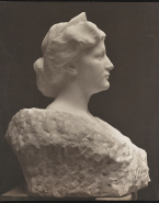 Buste de femme de profil par John Tweed (marbre)