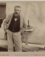 Rodin dans son atelier devant le Monument à Sarmiento