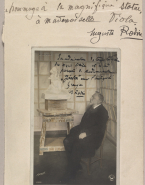 Rodin assis devant le marbre de Psyché et l'Amour
