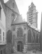 Portail sculpté au chevet de la cathédrale de Pontoise