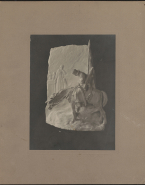 Haut relief: cavalier devant une femme et ses enfants par Gutzon Borglum (plâtre)
