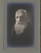 Portrait de Rodin coiffé en brosse