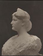 Buste de femme de trois quart par John Tweed (marbre)