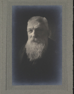 Portrait de Rodin coiffé en brosse