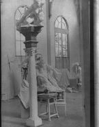 Muse tragique et le monument à Victor Hugo (plâtre)