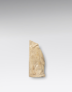 Fragment de relief : figure féminine du cortège dionysiaque