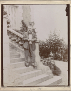 Portrait de Rodin sur les marches de la villa