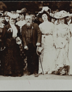 Rodin au milieu d'une assemblée féminine à la fête de Julius Zeyer