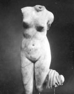 Statue antique de femme nue sans bras