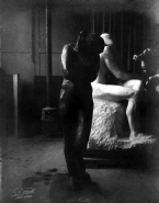 Eve (bronze) dans l'atelier du Dépôt des marbres