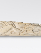 Fragment de relief : néréide accoudée, à demi allongée et jambe d'un autre personnage