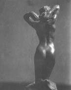 Faunesse à genoux (bronze)