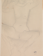 Femme nue assise, de face, bras relevés, jambes écartées