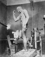 Pierre de Wissant nu (terre) dans l'atelier