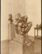 Femme accroupie (bronze)