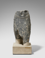 Fragment de statue avec pilier dorsal
