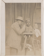 Rodin travaillant au buste de Falguière (terre)