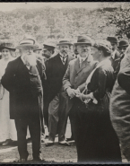 Rodin assistant à la visite de Raymond Poincaré à Montal, chez Maurice Fenaille