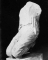 Statue féminine antique angenouillée