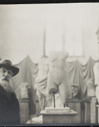 Rodin au milieu de sa collection d'antiques