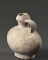 Vase de forme ovale à anse, goulot aviforme