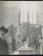 Rodin au milieu de sa collection d'antiques