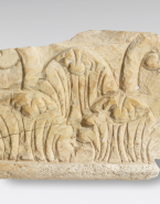 Fragment de relief : chapiteau-pilastre corinthien