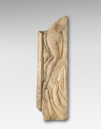 Fragment de relief : néréide accoudée, à demi-allongée et pattes animales