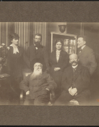 Rodin entouré d'Henriette Coltat, Eugène Rudier, Léonce Bénédite et Auguste Beuret