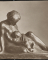 Femme allaitant par Kathleen Bruce (bronze)