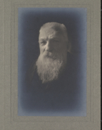 Portrait de Rodin coiffé en brosse