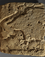 Bas-relief fragmentaire : Roi représenté à mi-corps