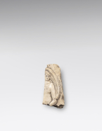 Fragment de relief : figure féminine avec voile colant au dessus de la tête Aphrodite?
