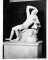 Statue antique d'homme assis à la renverse sur une peau de félin