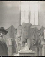 Rodin au milieu de sa collection d'antiques