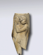 Fragment de relief : ménade jouant du tympanon