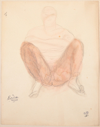 Femme assise, bras croisés et jambes écartées