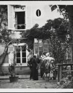 Rodin, Rose Beuret et deux femmes dans un jardin