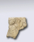 Fragment de relief : personnage drapé, appuyé sur un thyrse
