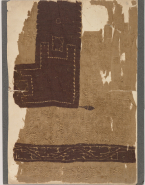 Fragment de textile avec bande à rinceau et bande à retour d'angle sur fond de bouclé de lin