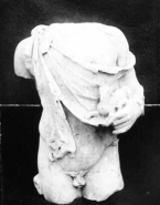 Torse acéphale sculpté