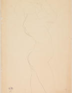 Femme nue debout, de profil, à droite, les mains près du visage