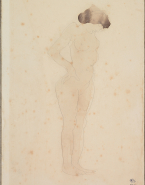 Femme nue debout, de trois-quarts et les mains aux hanches