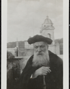 Rodin coiffé d'un béret chez John Marshall